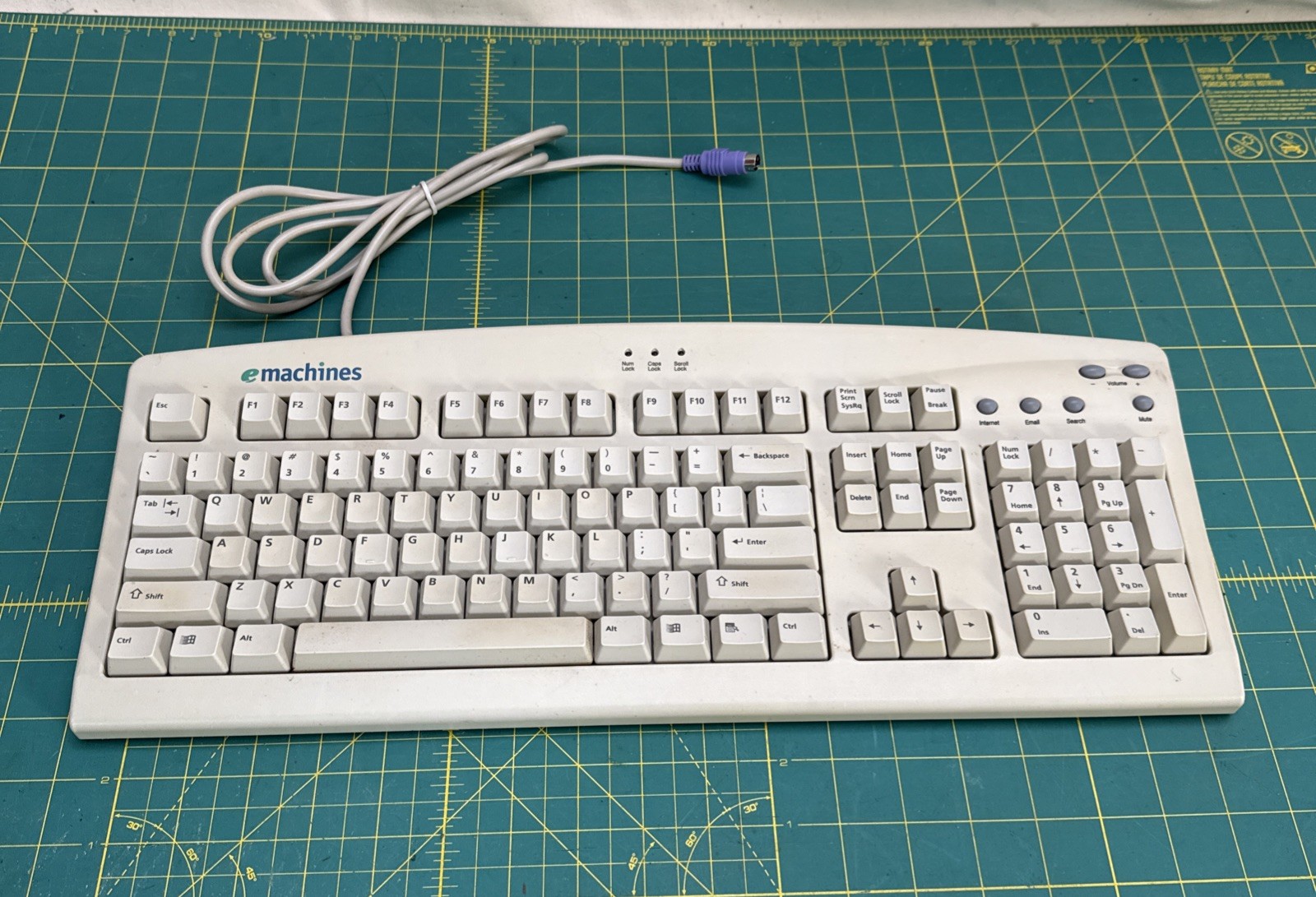 Vintage emachines PS/2 Keyboard eKB-5000 