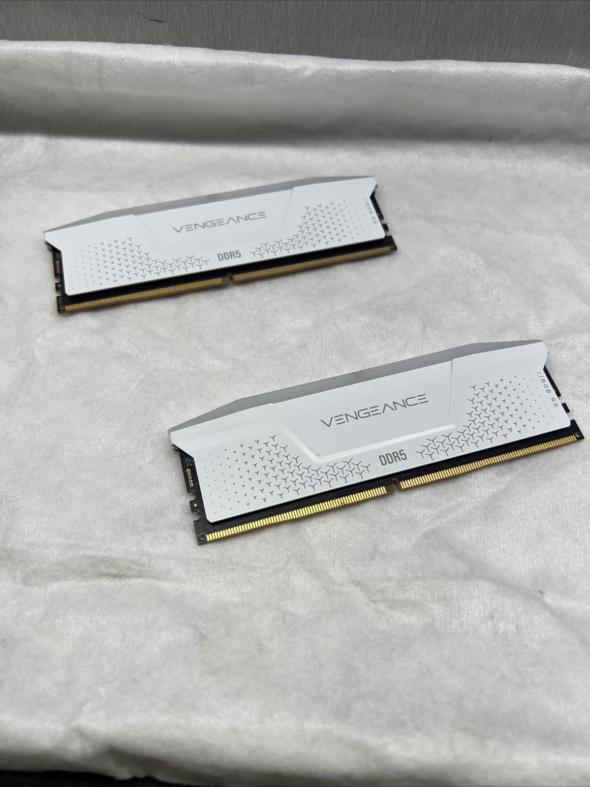 Corsair Vengeance RGB RS 32GB (2x16GB) DDR5-6000 CL38 EXPO XMP White