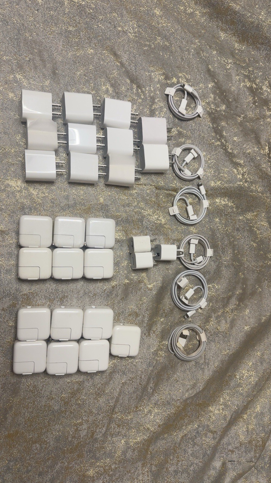 Lot of apple adapters 6x 10w, 7x 12w, 3x 5w, 11x 20w, 5x usb c charging cables