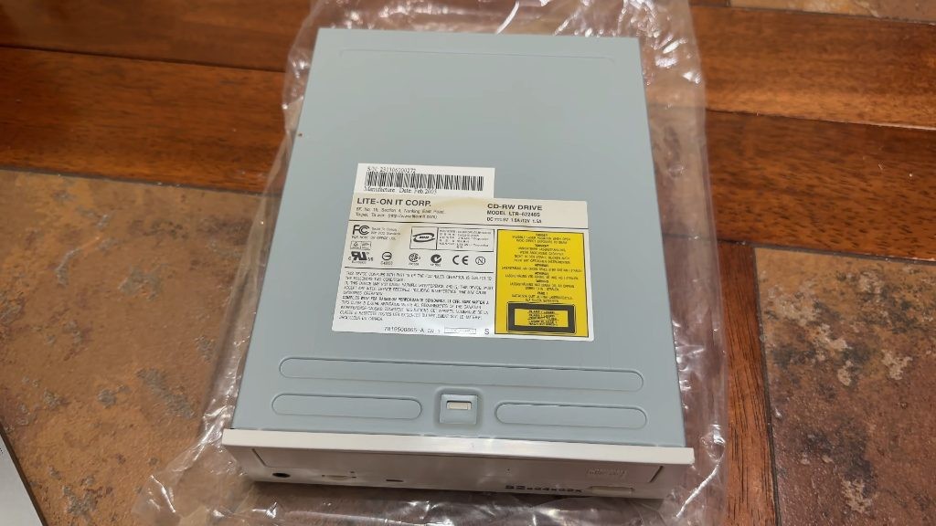 Lite-On LTR-52246S 52x24x52 Internal IDE CD-RW Drive Beige Vintage PC