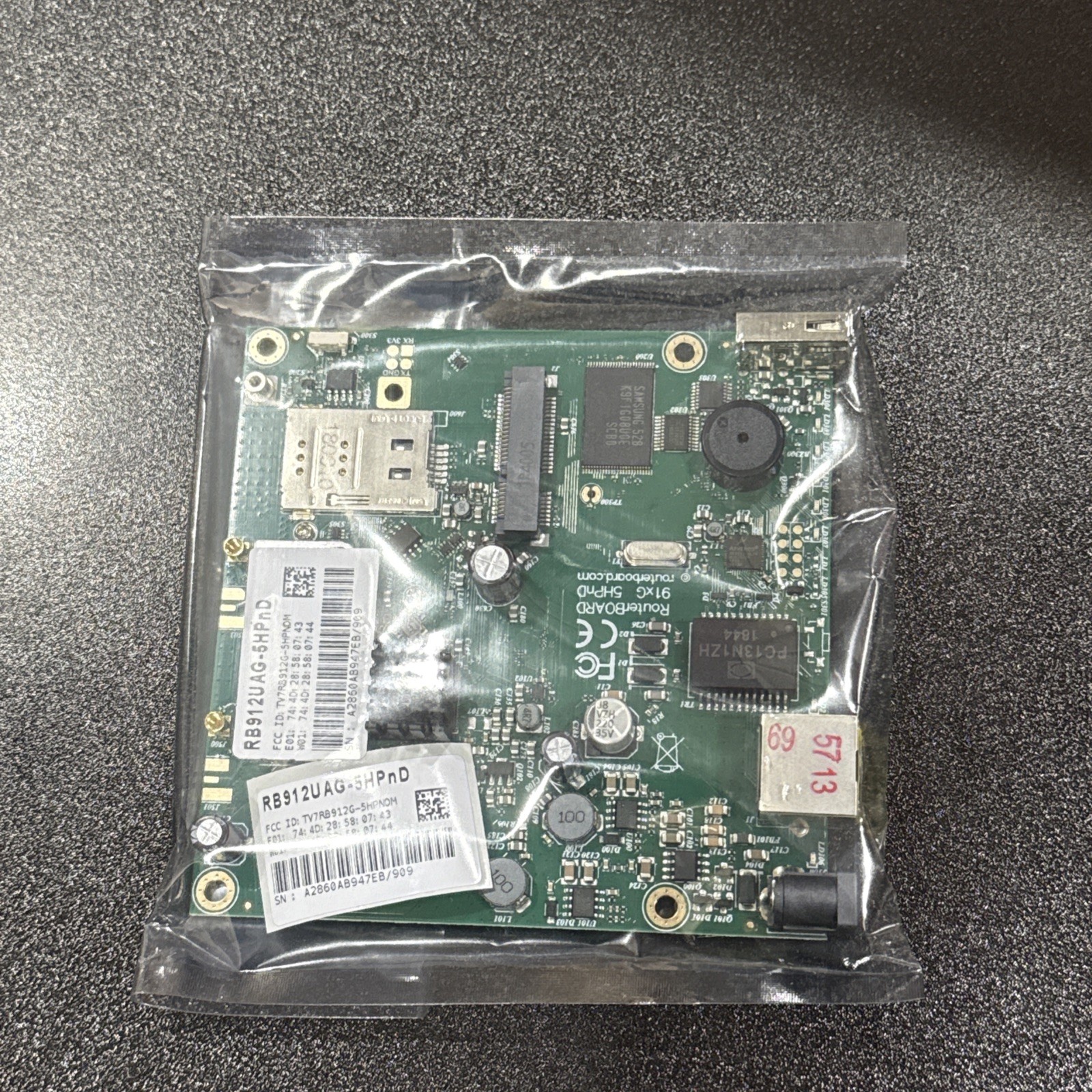 Mikrotik RB912UAG-5HPnD-US 600MHz Atheros CPU 64MB RAM 1x Gigabit LAN New