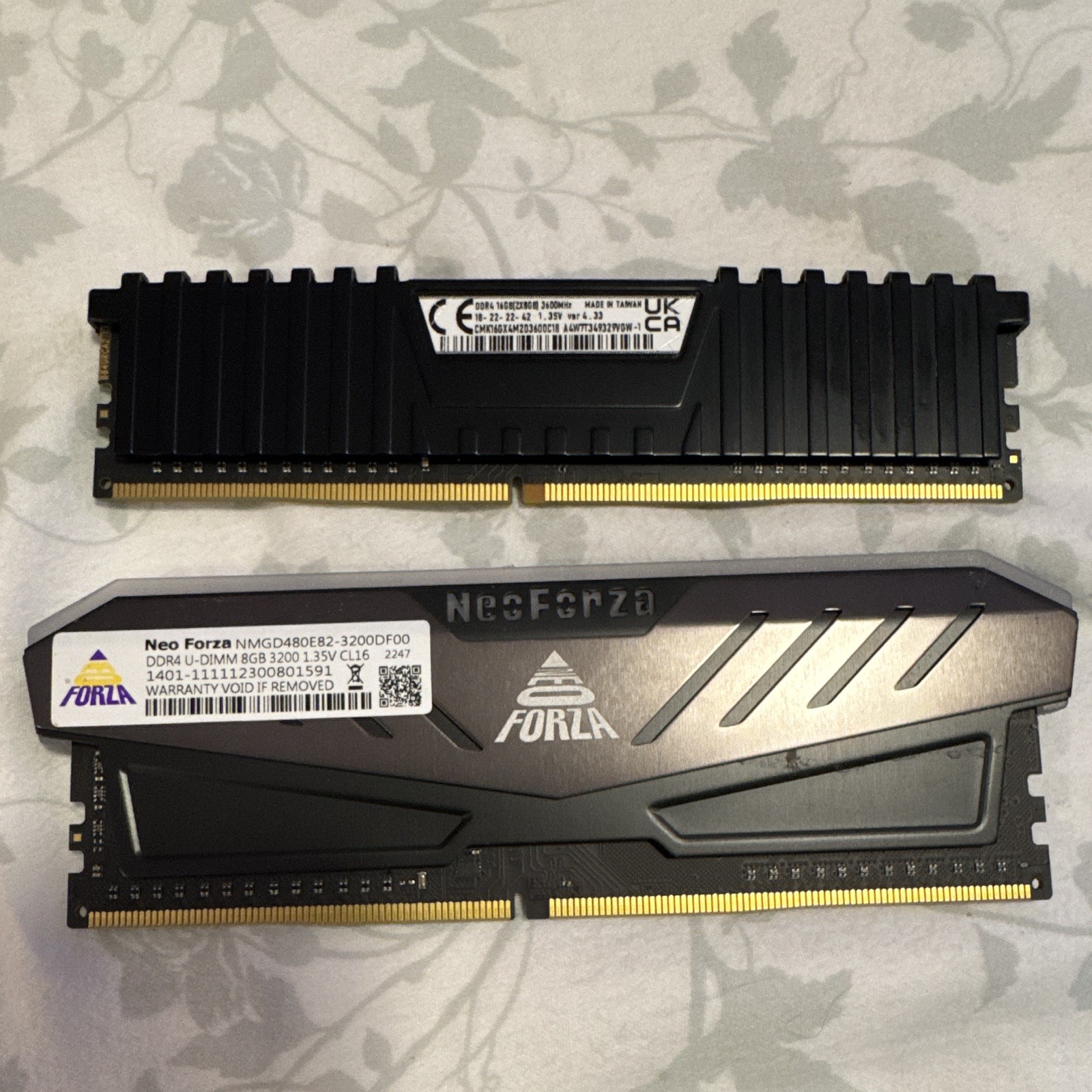 Neo Forza FAYE 8GB DDR4-3200 288-Pin RAM plus vengeance 8GB