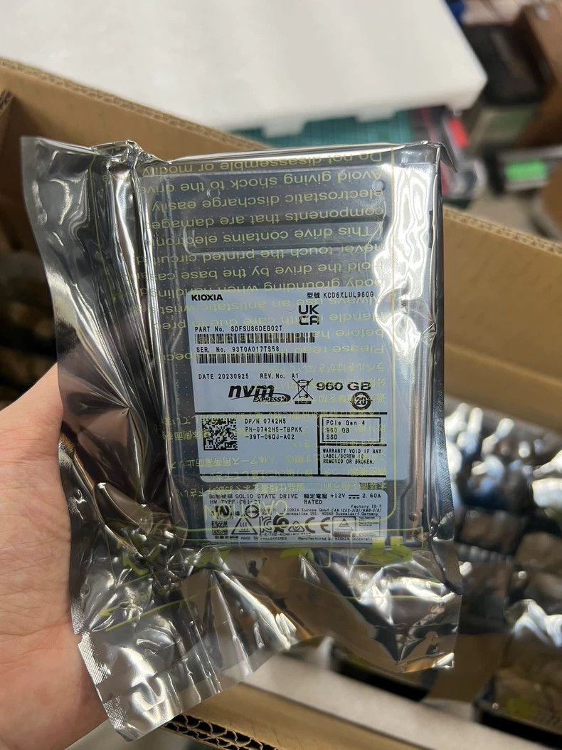 NEW Kioxia CD6 Series 960GB 2.5" Enterprises NVMe Pcie U.2 KCD6XLUL960G SSD