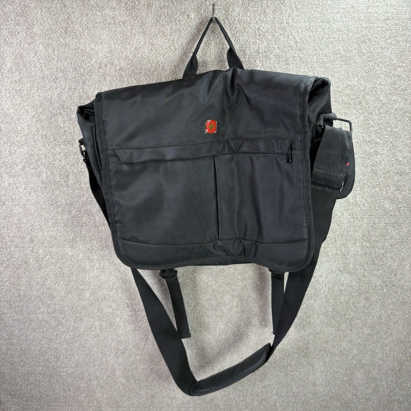 SWISSGEAR by Wenger Black Nylon Shoulder/Messenger Laptop Bag 16 in Padded Large