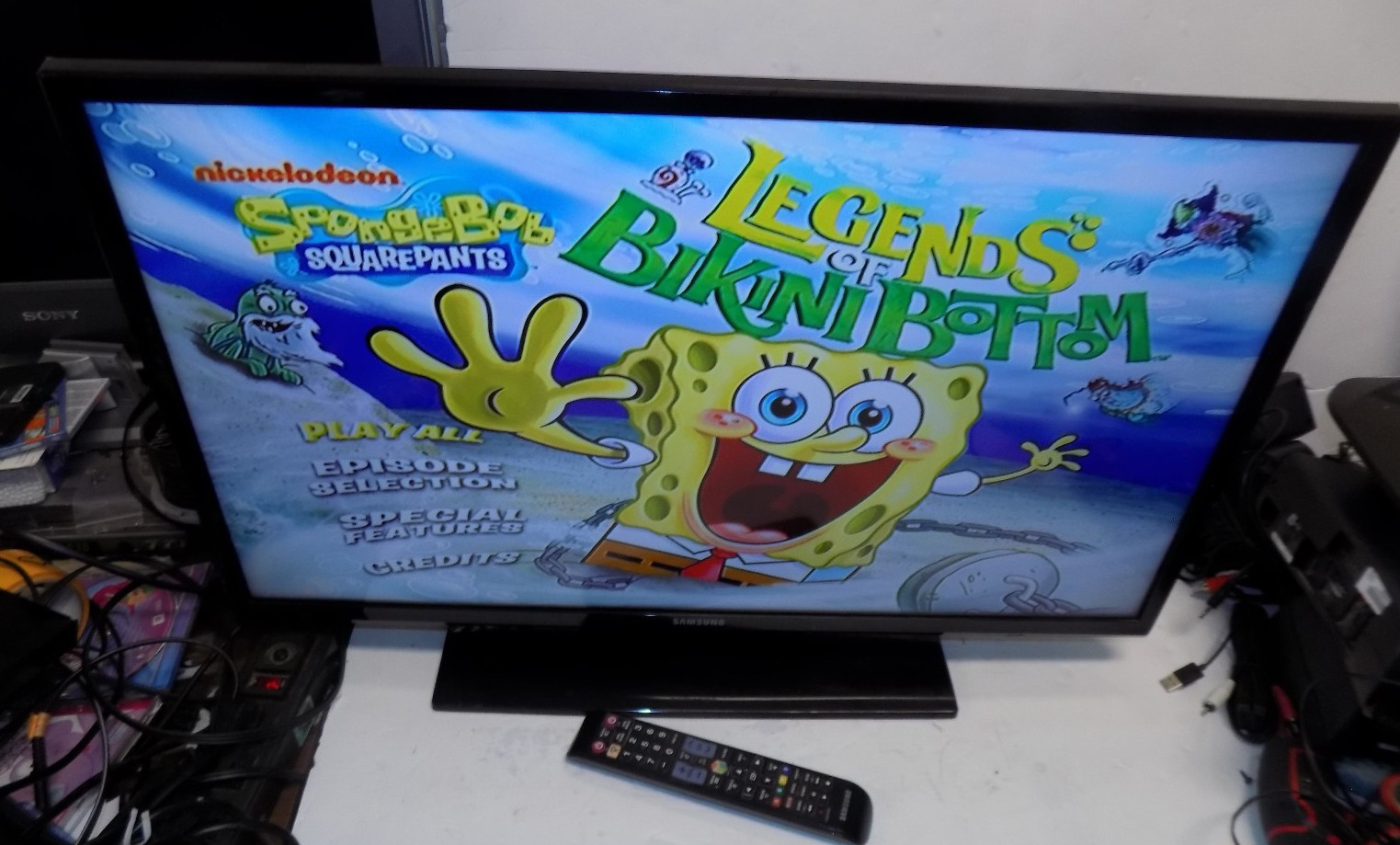 Samsung 32" Non-Smart 720P LED TV w/ 2x HDMI + RCA Ports UN32EH4003F