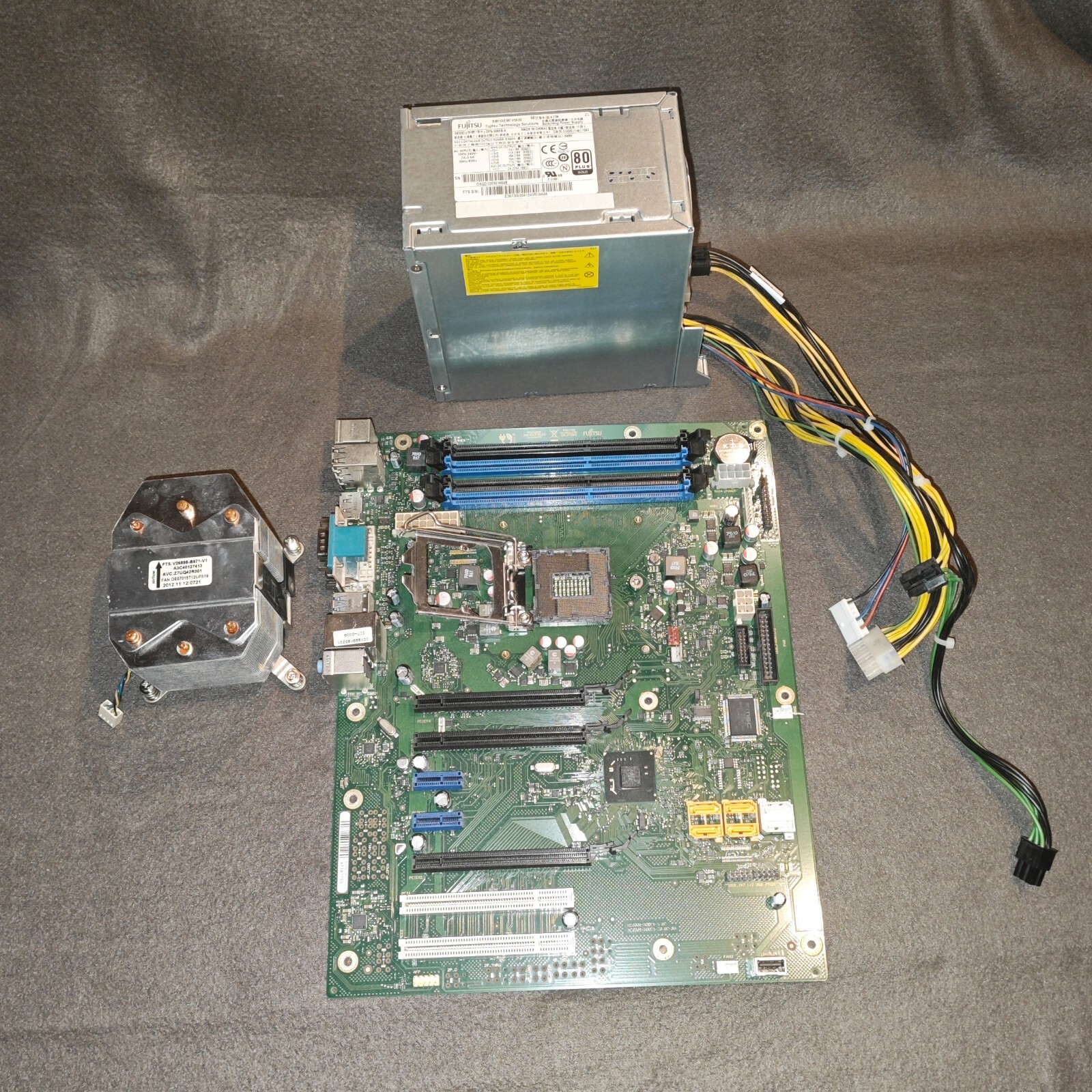Fujitsu D3167-A11 GS3 Motherboard 1155 H2 DDR3 + DPS-500XB A Power Supply