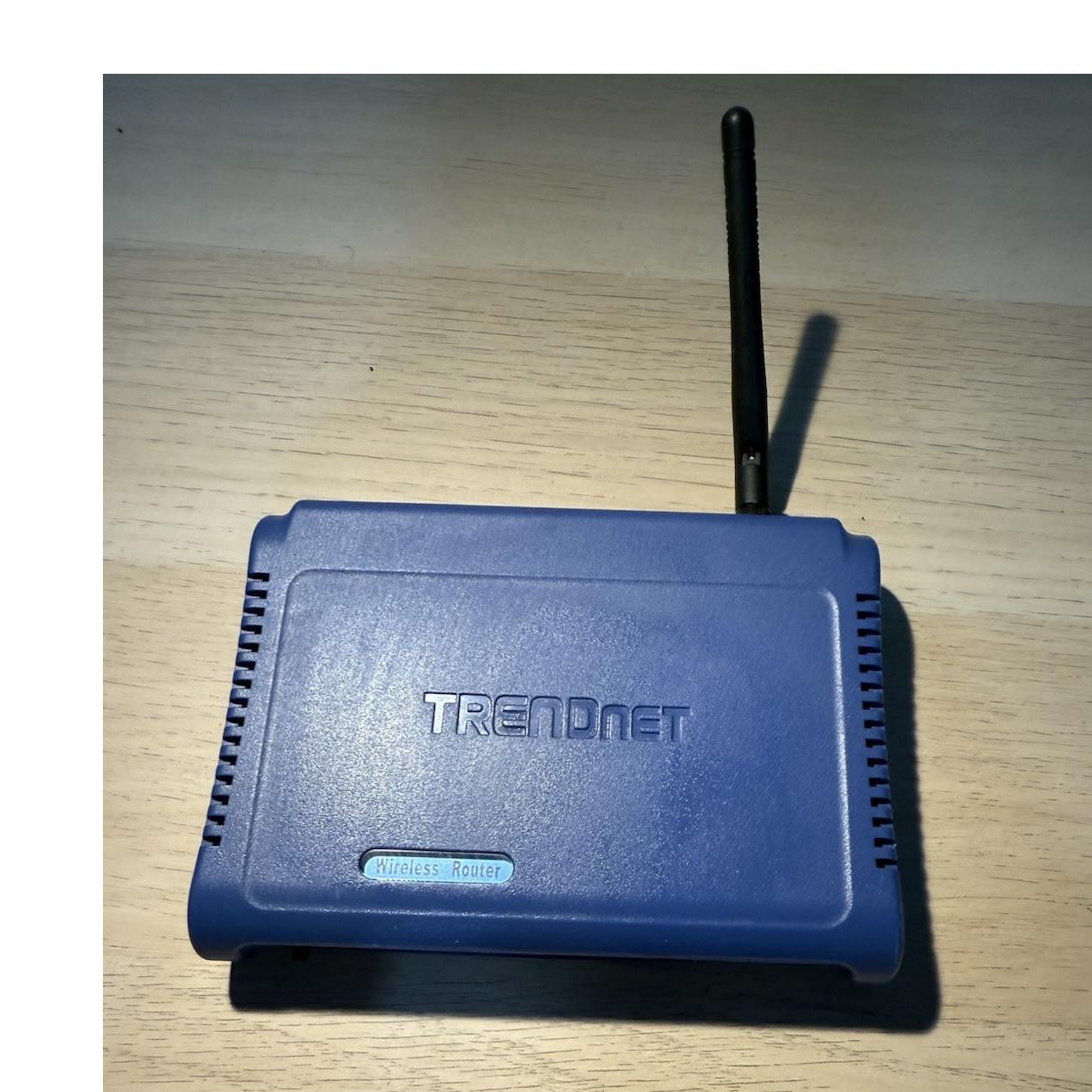 TRENDnet TEW-432BRP Wireless Router 54Mbps 4 LAN Ports Blue Ethernet RJ-45