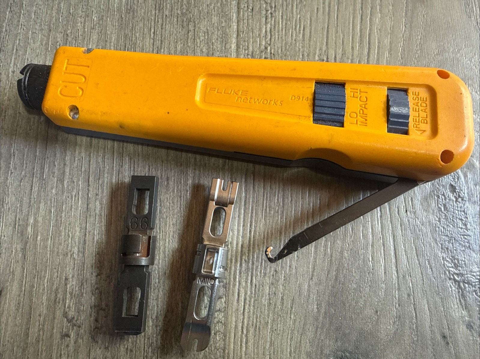 Fluke Networks D914 Impact Punchdown Tool w/ EverSharp 66 Blade Hook Spudger