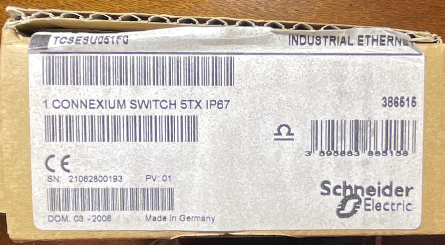 Schneider Electric Connexium 5-Port IP67 M12 Switch TCSESU051F0