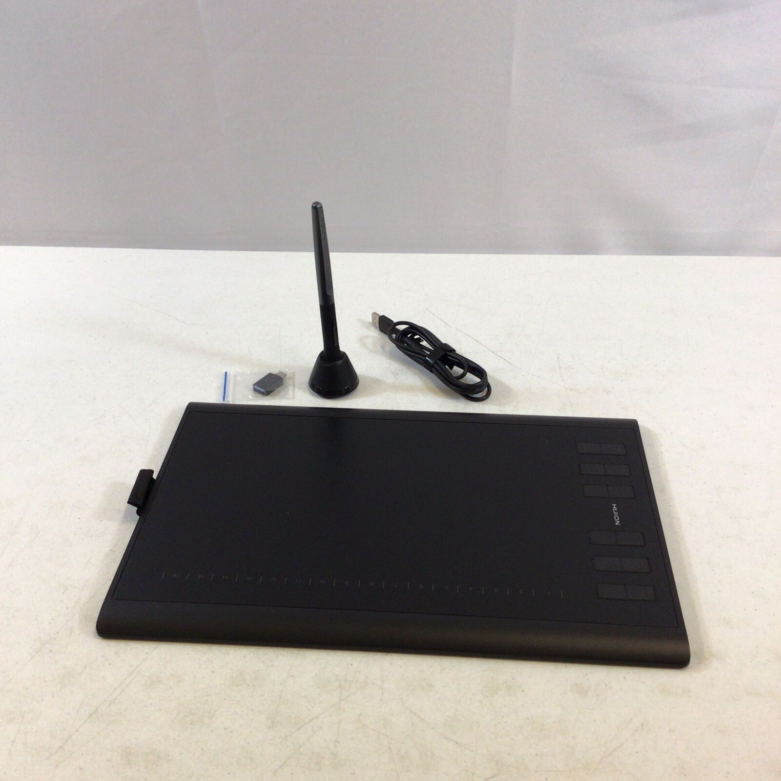 Huion Black Graphic Drawing Tablet With 8192 Pressure Sensitivity Battery Stylus