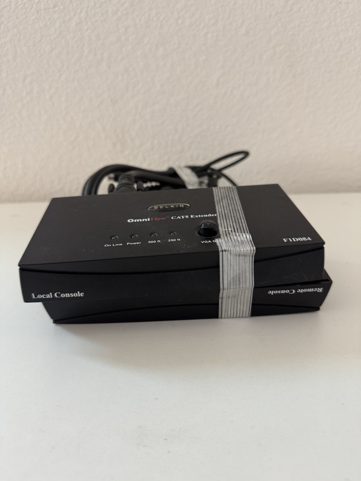 Belkin OmniView CAT5 KVM Extender Transmitter & Receiver F1D084 002 - Read