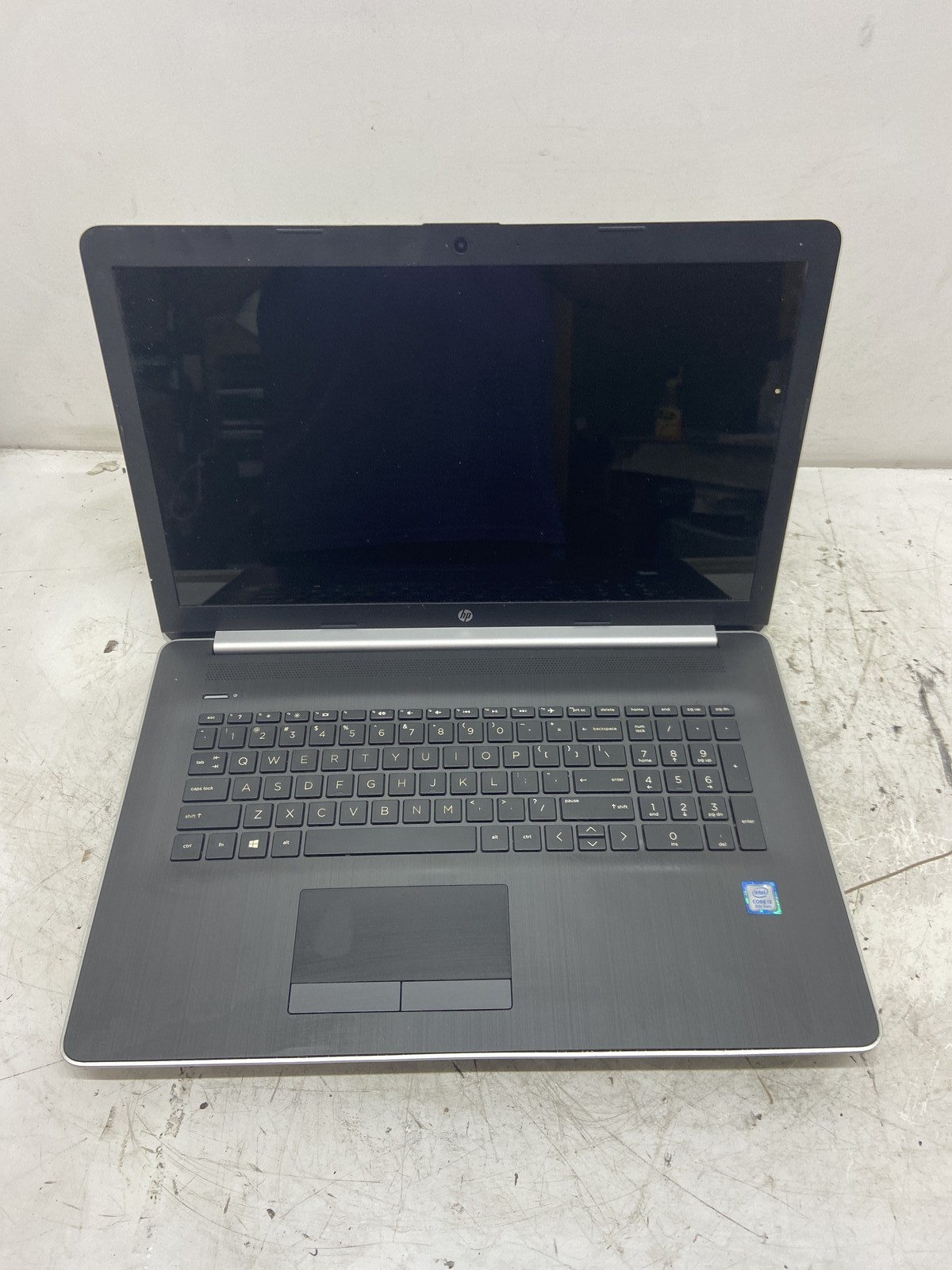 HP 17-by0061st Intel Core i3-8130U 2.2 GHz 8 GB NO HDD