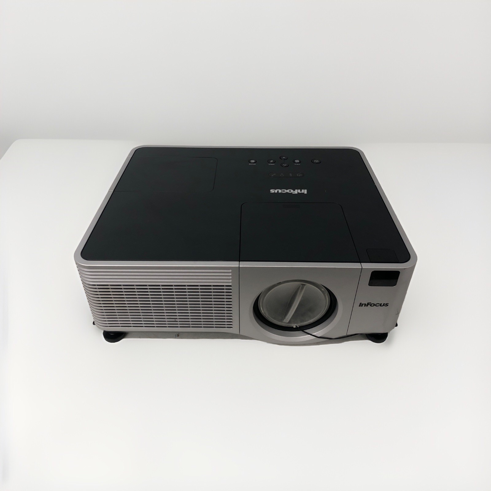 Infocus IN5104 LCD Home Cinema Projector HDMI  - 1,559 Lamp / 1,768 Filter Hours