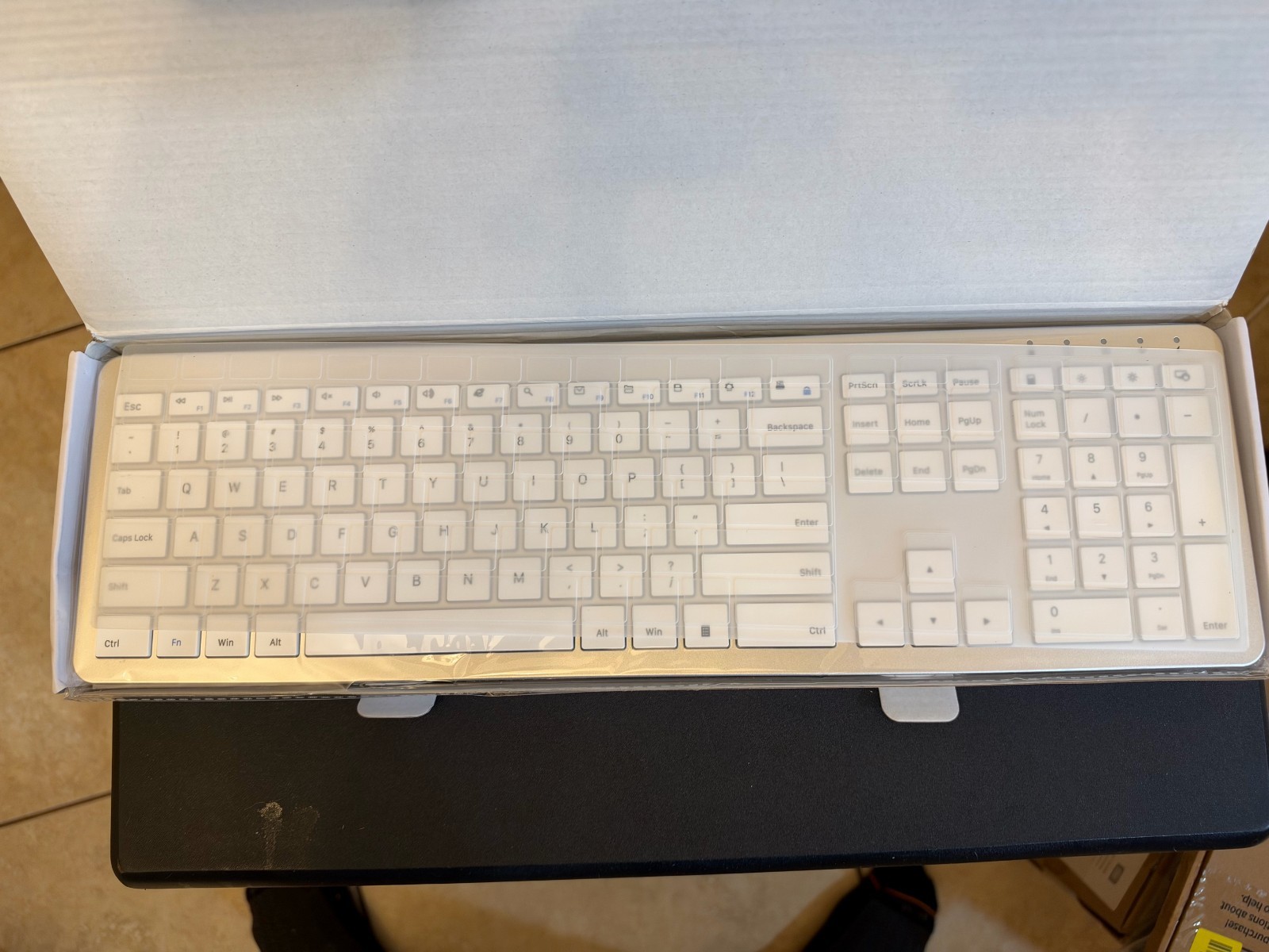 Seenda SK38-3 2.4G Rechargeable Wireless Keyboard Mouse Silver White Open Box