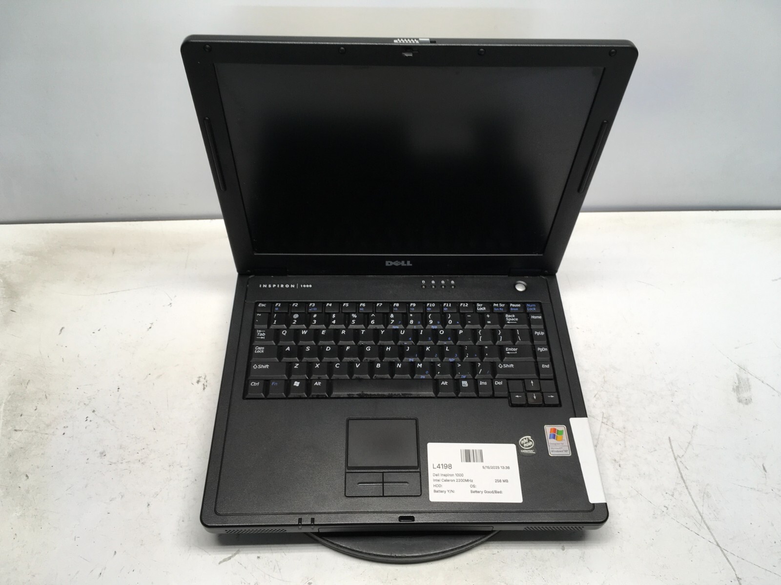 Dell Inspiron 1000 Intel Celeron 2200MHz 256 MB NO HDD No Batt Dim Screen