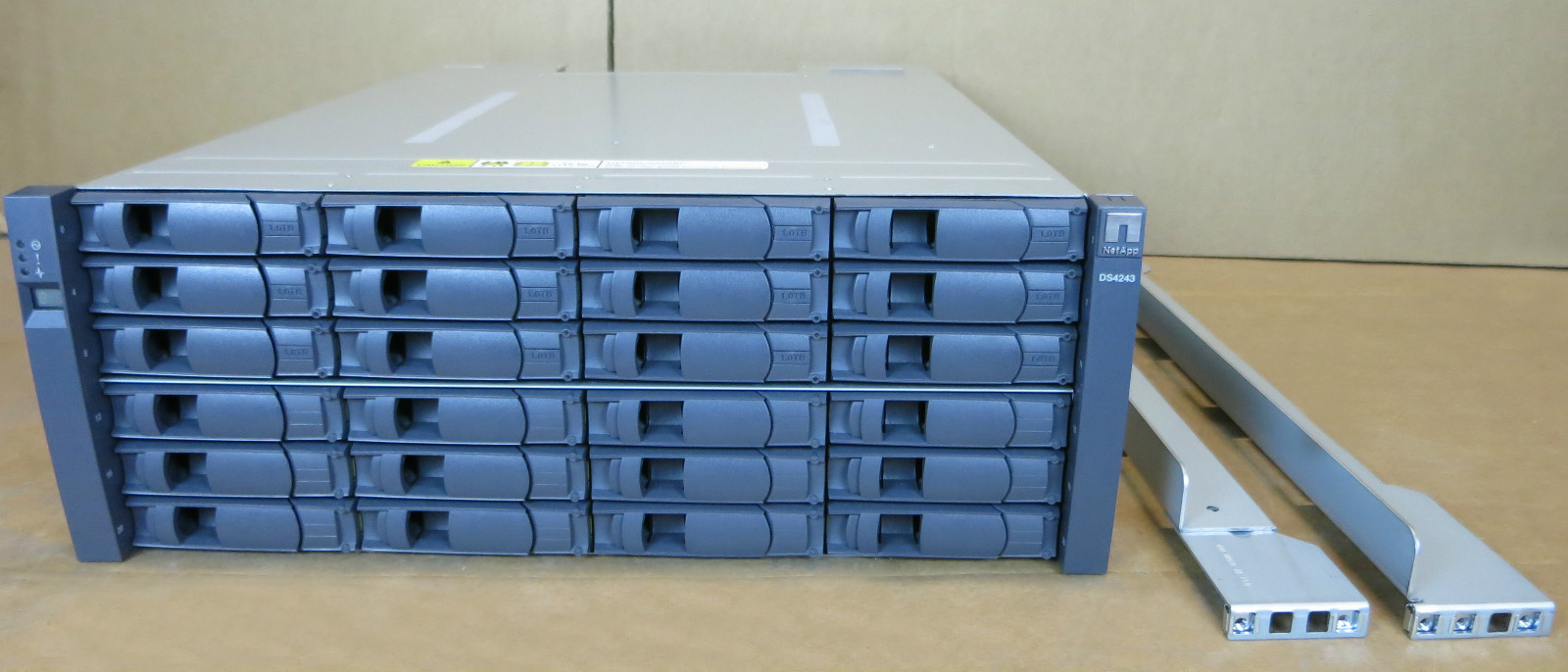 NetApp DS4243 430-00048+C0 - 12x 1TB 7.2K X302A-R5 2x IOM3 Controllers Shelf
