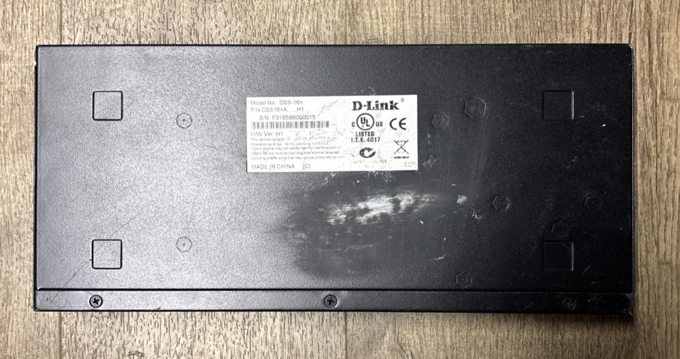 D-Link DSS-16+ 16-Port Fast Ethernet Unmanaged Desktop/Rackmount Switch