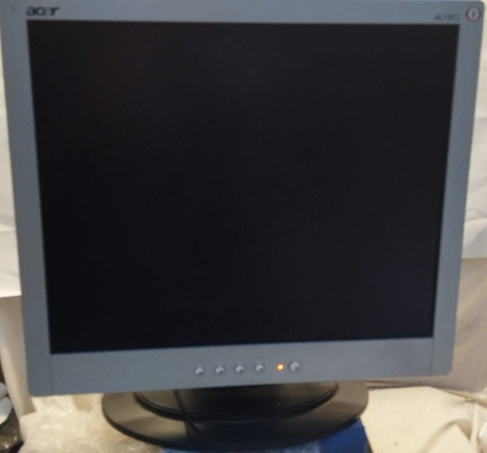 Acer AL1913 S - Monitor - Used Working With Split Glass