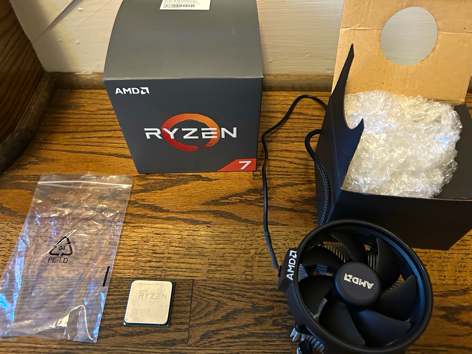 AMD Ryzen 7 2700 8-Core CPU with Wraith Cooler