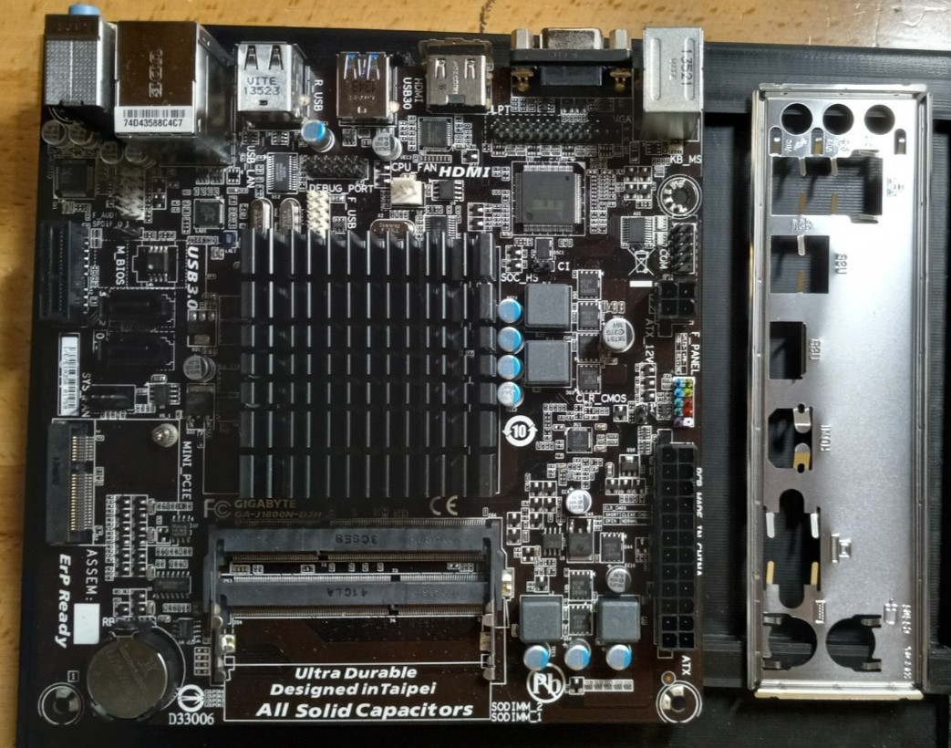 Gigabyte GA-J1800N-D2H Intel Celeron 2.41GHz J1800 DDR3 MINI-ITX w/IO Shield