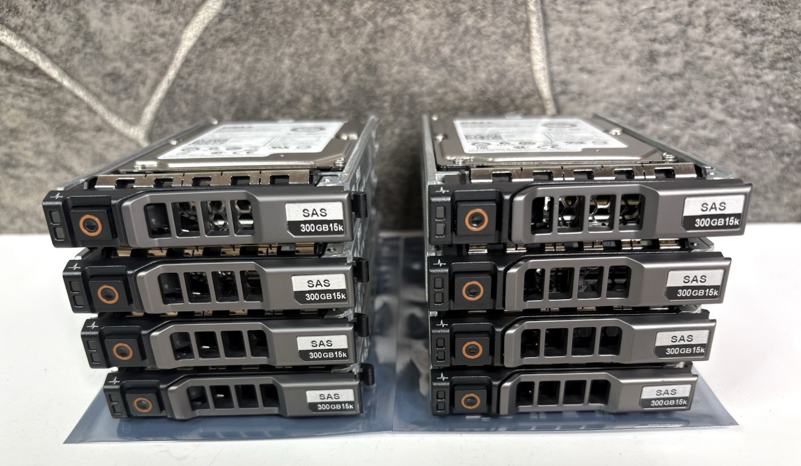 Lot of 8 Dell 300GB SAS 15K RPM 6G SFF 2.5" HDD 6Gb/s Hard Drive + Dell Tray