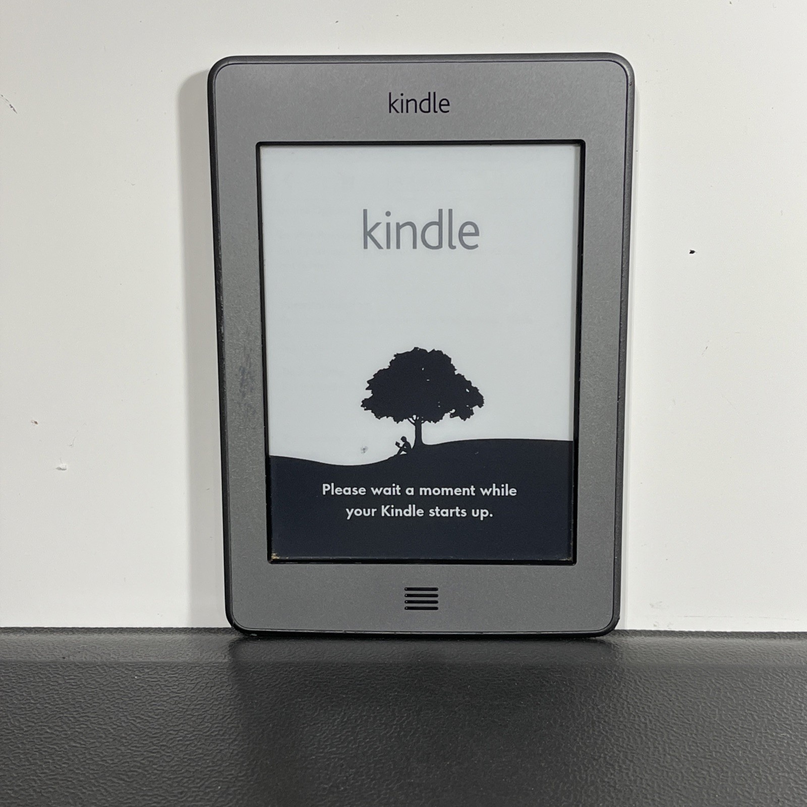 Amazon Kindle Touch (4th Gen.) D01200 - 4GB - Wi-Fi - 6" eReader - Tested