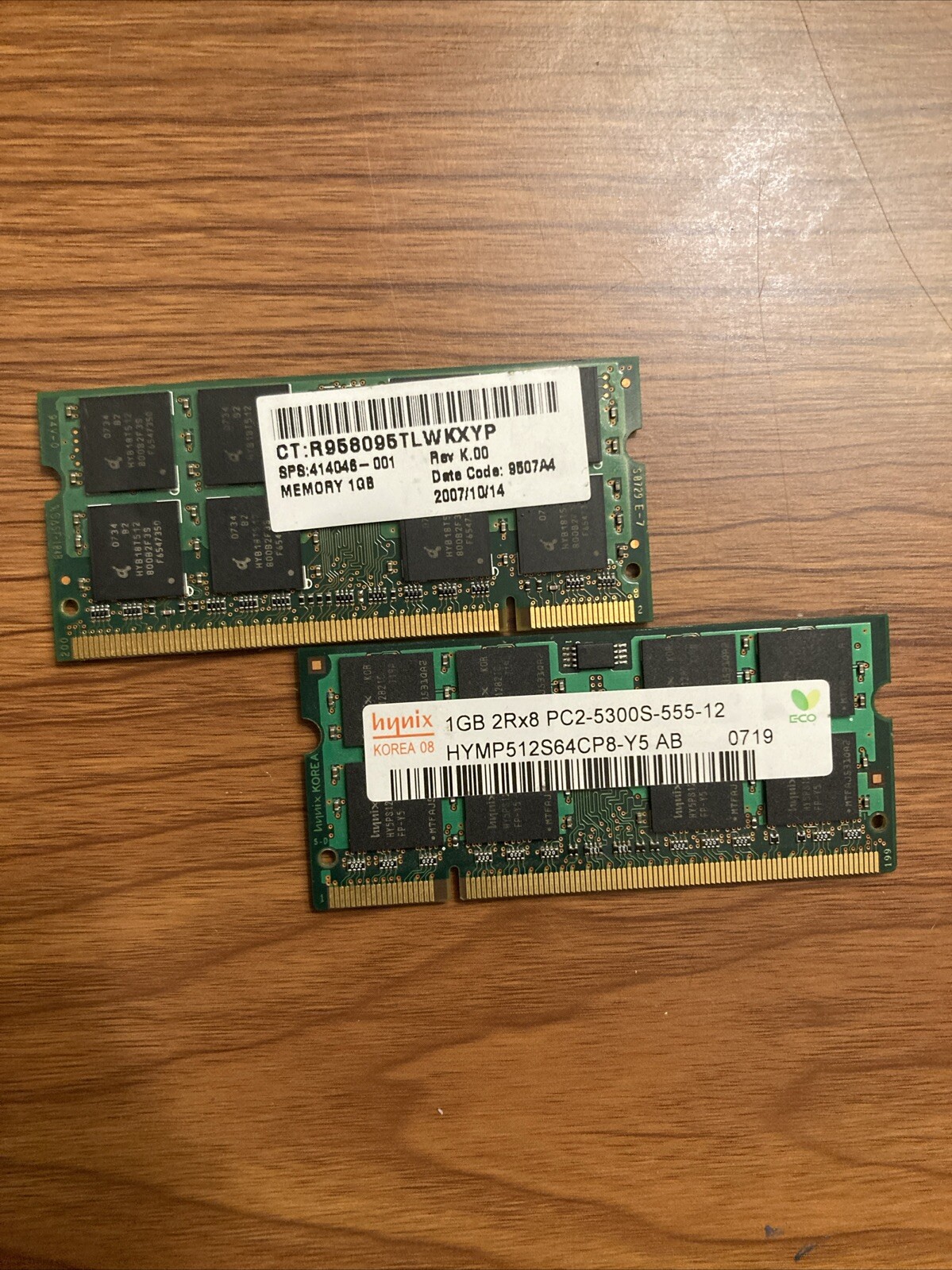 Hynix 1GB 2Rx8 Laptop Memory RAM, PC2-5300S-555-12, HYMP512S64CP8-Y5 AB 0719