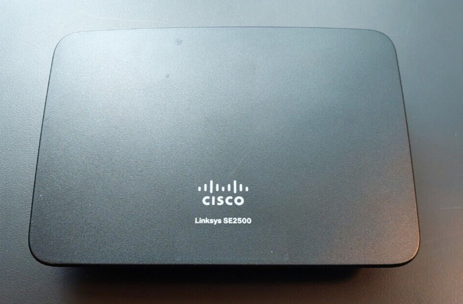 Cisco Linksys SE2500 5-port Gigabit Ethernet Network Switch Unmanaged NO ADAPTER