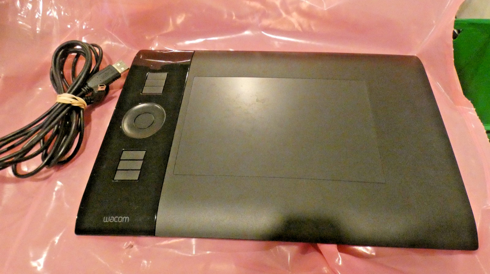 PTK-440 Wacom Intuos4 Small Graphic Drawing Black Tablet Bluetooth w/USB Cable