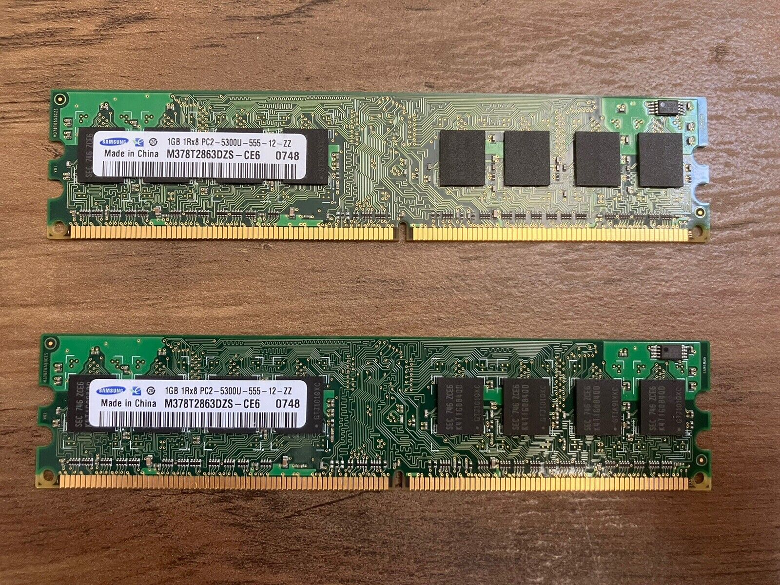Pack Of 2 Samsung 1GB 1Rx8 PC2-5300U-555-12-ZZ Memory (M378T2863DZS-CE6)