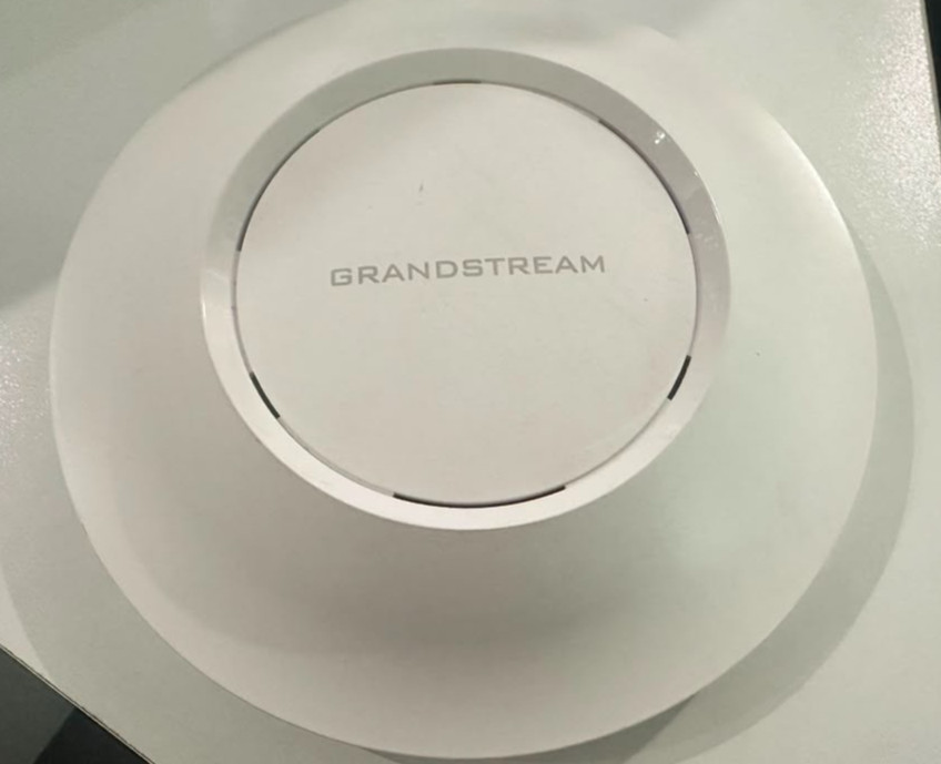 Grandstream GWN7630 White Wall-Mountable Wireless Access Point