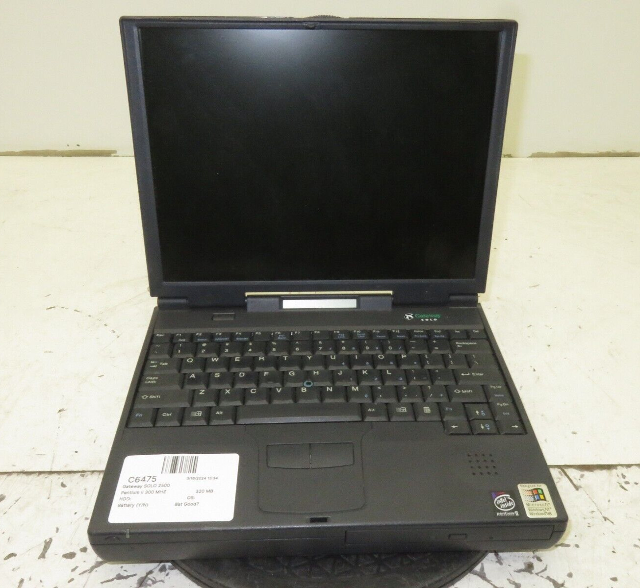 Gateway Solo 2500 Laptop Intel Pentium 2 300MHz 320MB Ram No HDD or Battery