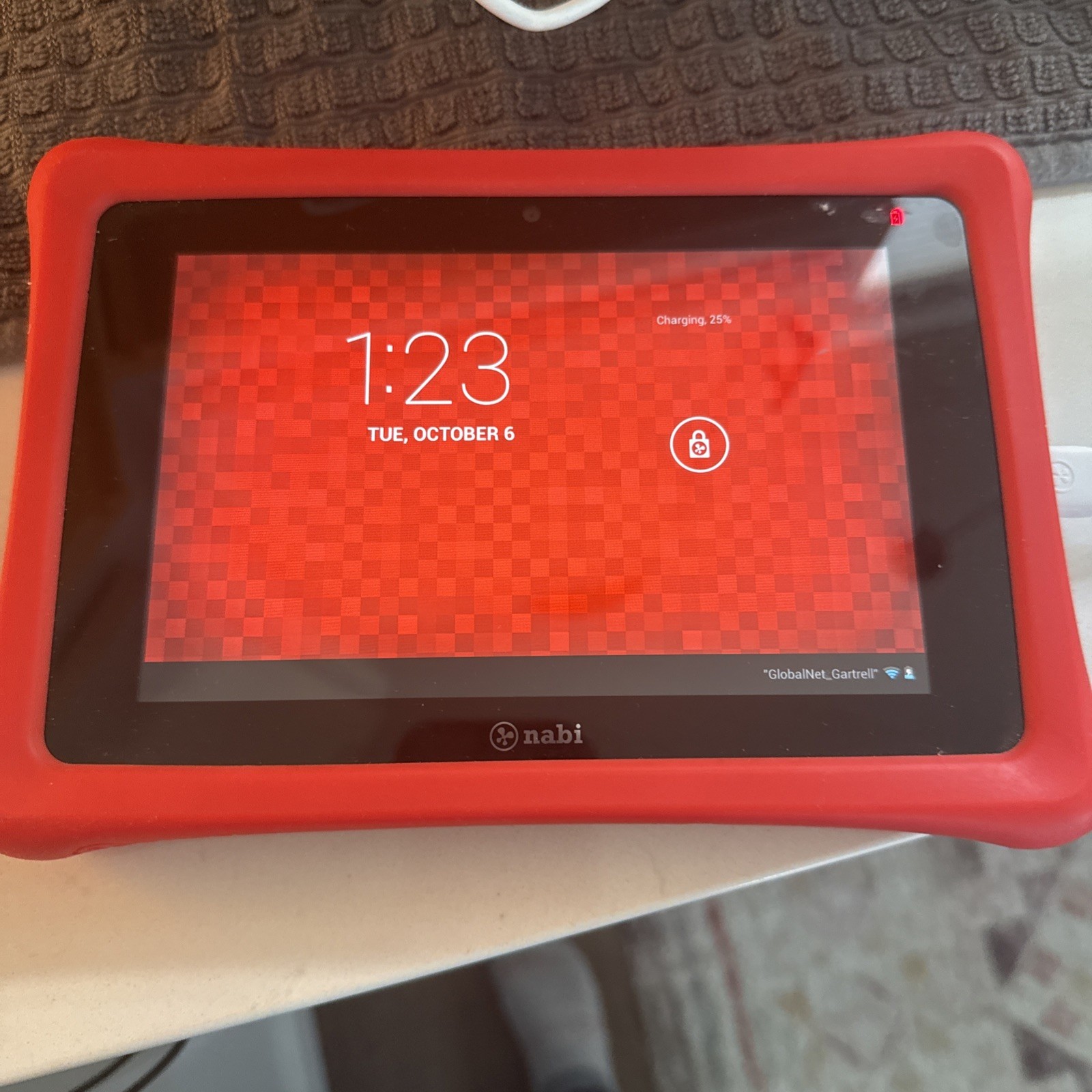 nabi 2S 7-inch Android kids' tablet with a red silicone bumper case And Charger