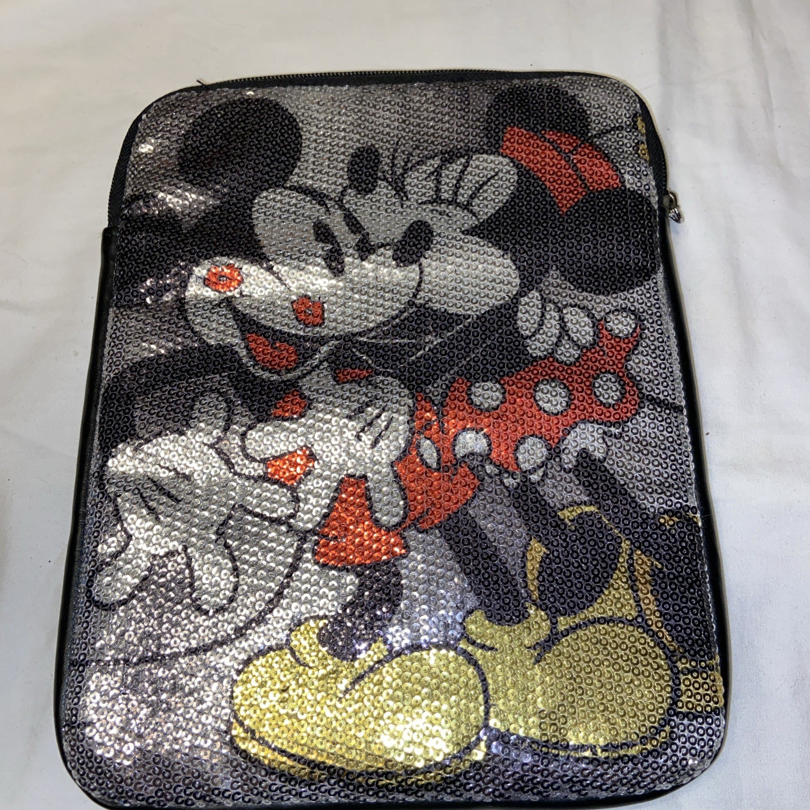 Disney park Mickey Minnie kissing table tablet sequence case preowned