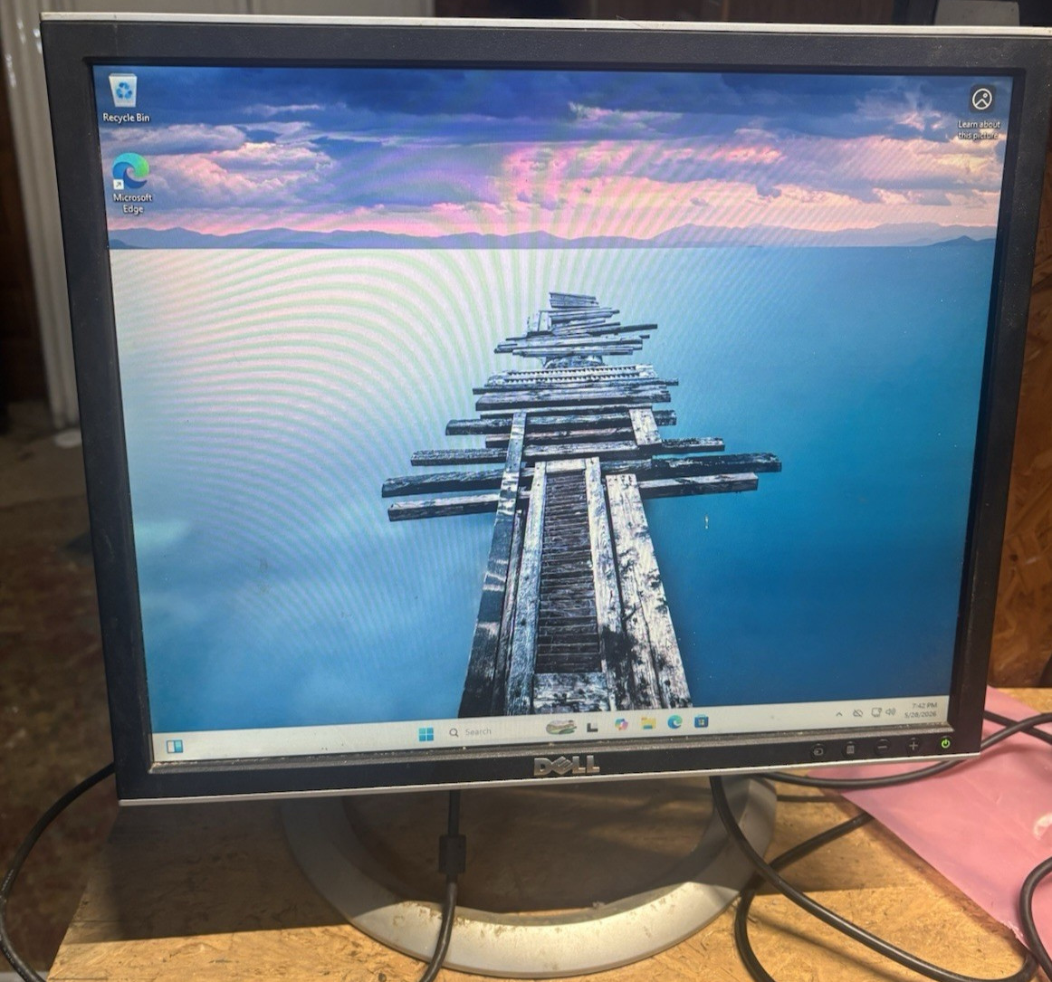 Dell Ultra Sharp 1907FPt 19" LCD Screen VGA & DVI  w/stand *READ*