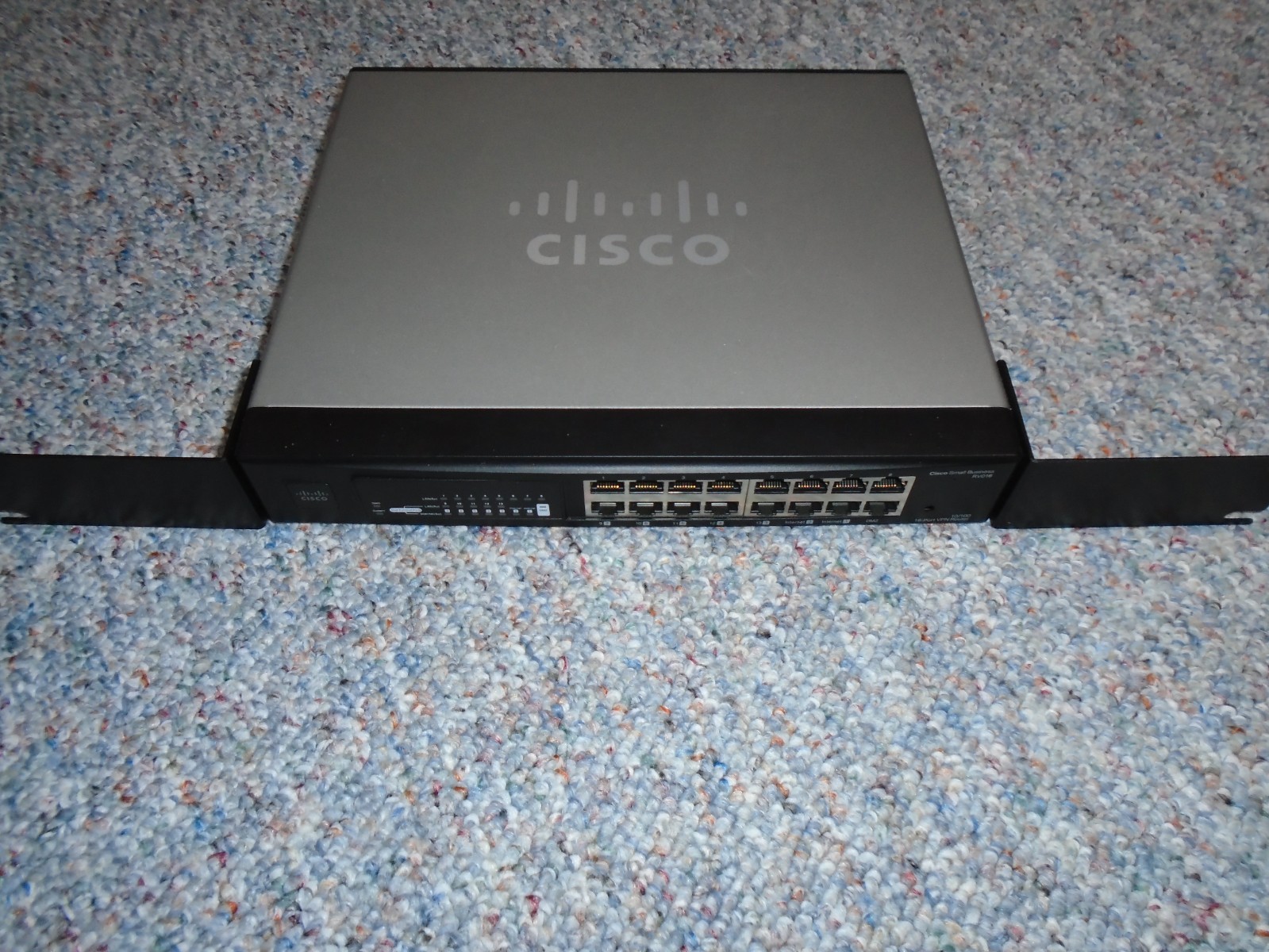 Cisco Linksys RV016 16 Port 10/100 Dual WAN VPN Wired Router
