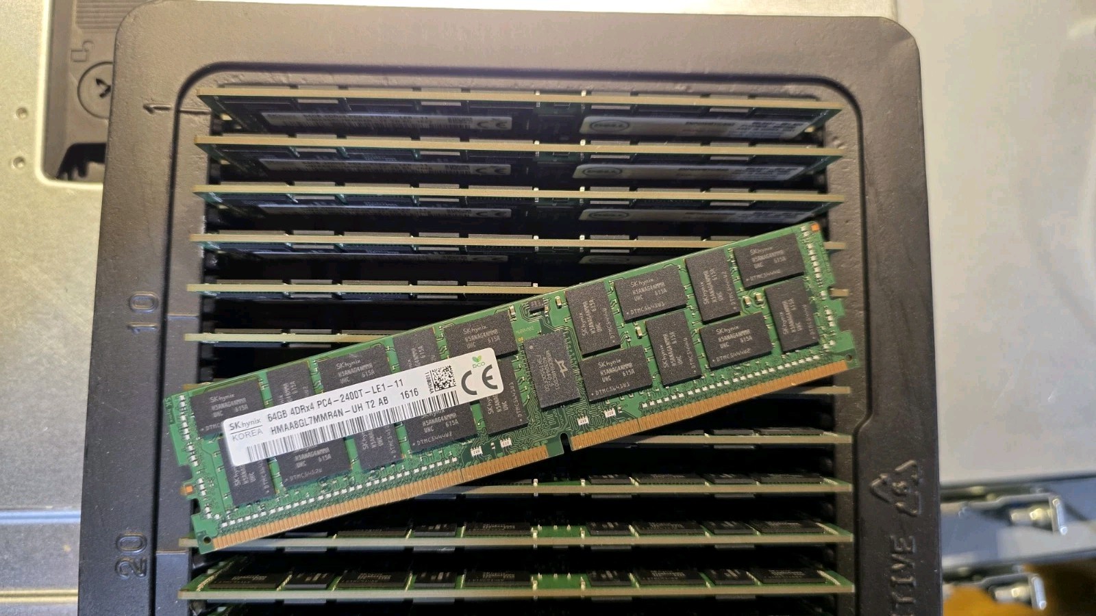 1x64GB Hynix HMAA8GL7MMR4N DDR4 PC4 2400T-LE0-11 4Rx4 ECC LRDIMM Server RAM