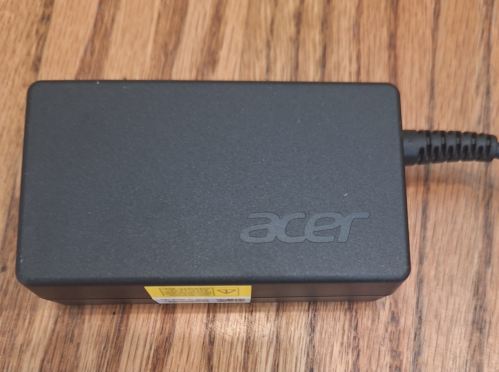 KP.06501.033ACER AC ADAPTER 65W 19V 3.25A ADP-65KE-DGRADE A