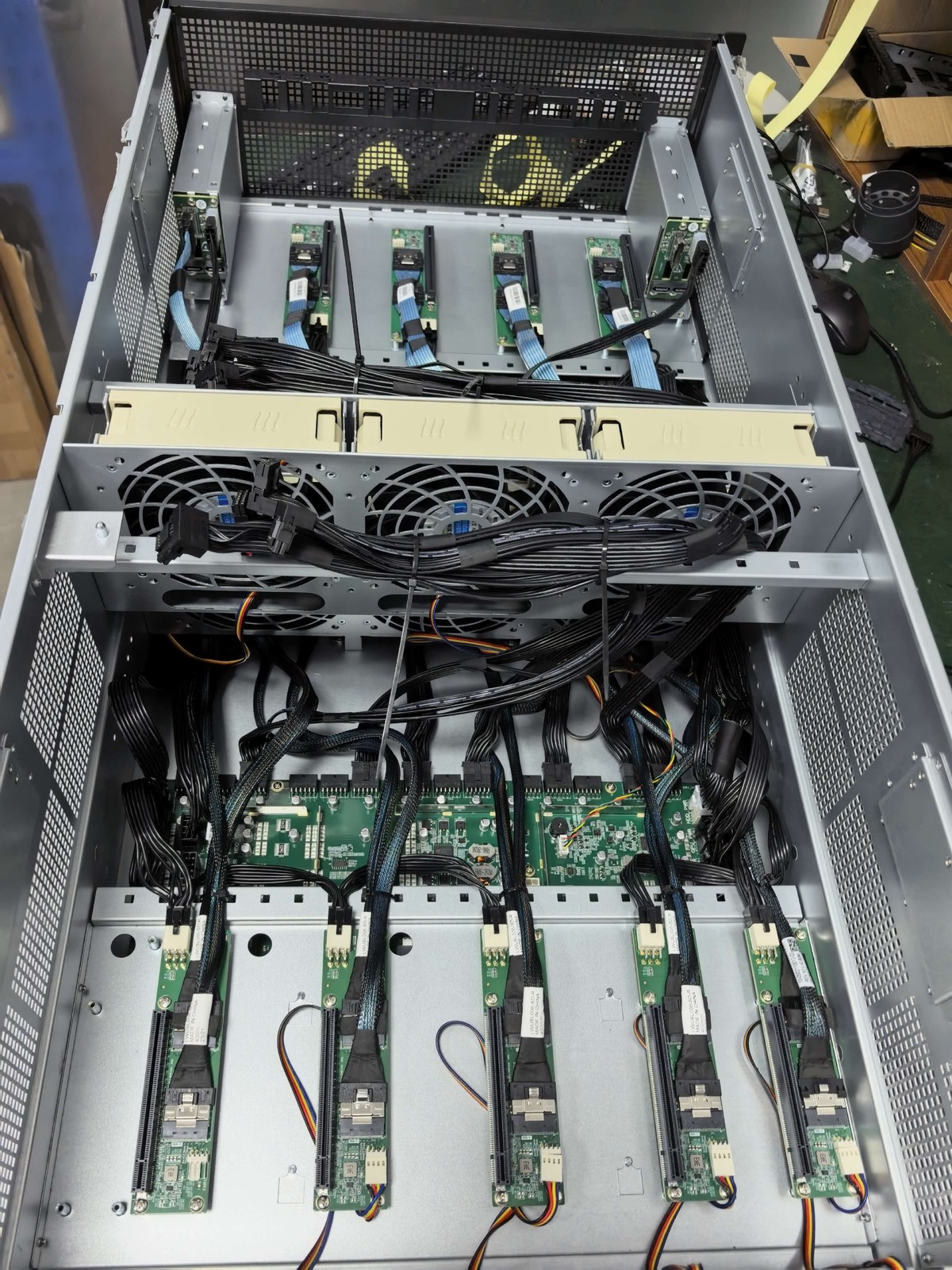 ASRock RACK ROME2D32GM-2T 6U 8GPU PCIe 4.0 x16 Bandwidth Server AMD 2/3 cpu