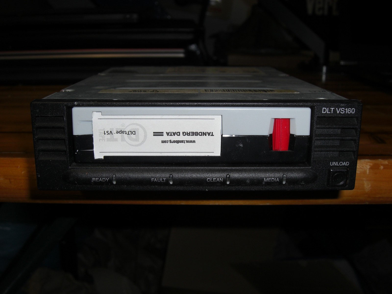 Tandberg Data DLT VS160 Tape Drive / Tape Drive TDB2111-01