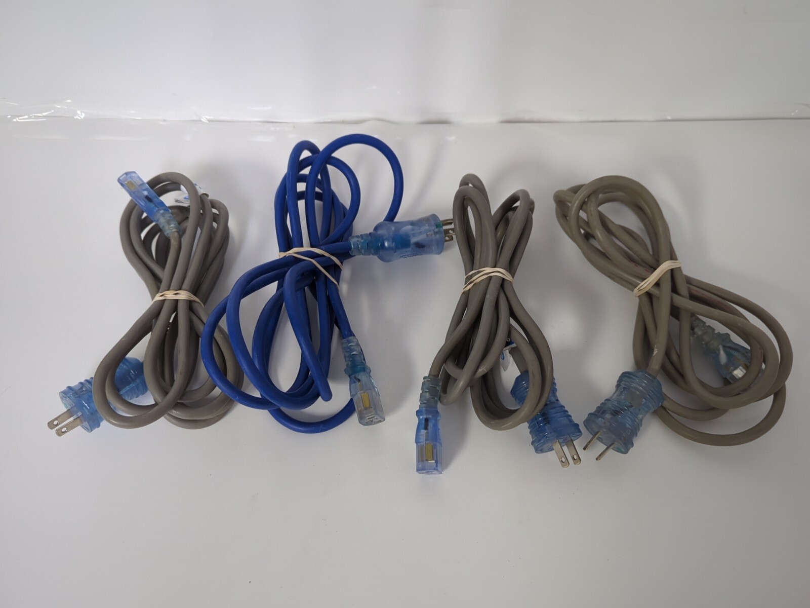 LOT OF 4 WELL WS-001H  10A 125V SHIN E115330 HOSPITAL GRADE 10FT, 3 GRAY, 1 BLUE