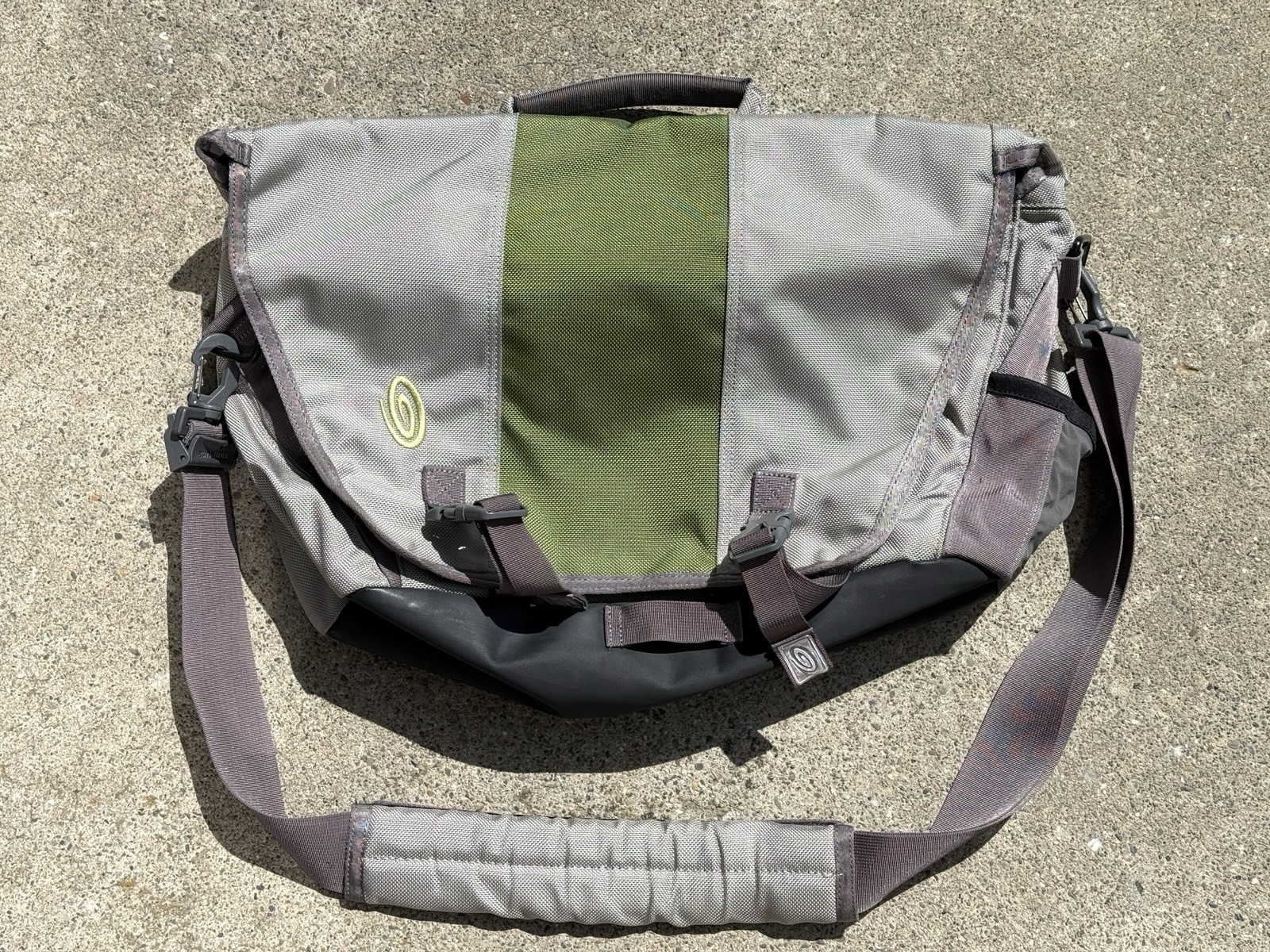 Timbuk2 D-Lux Commute 2.0 Messenger Bag Gray Moss Green Laptop Tech School Med