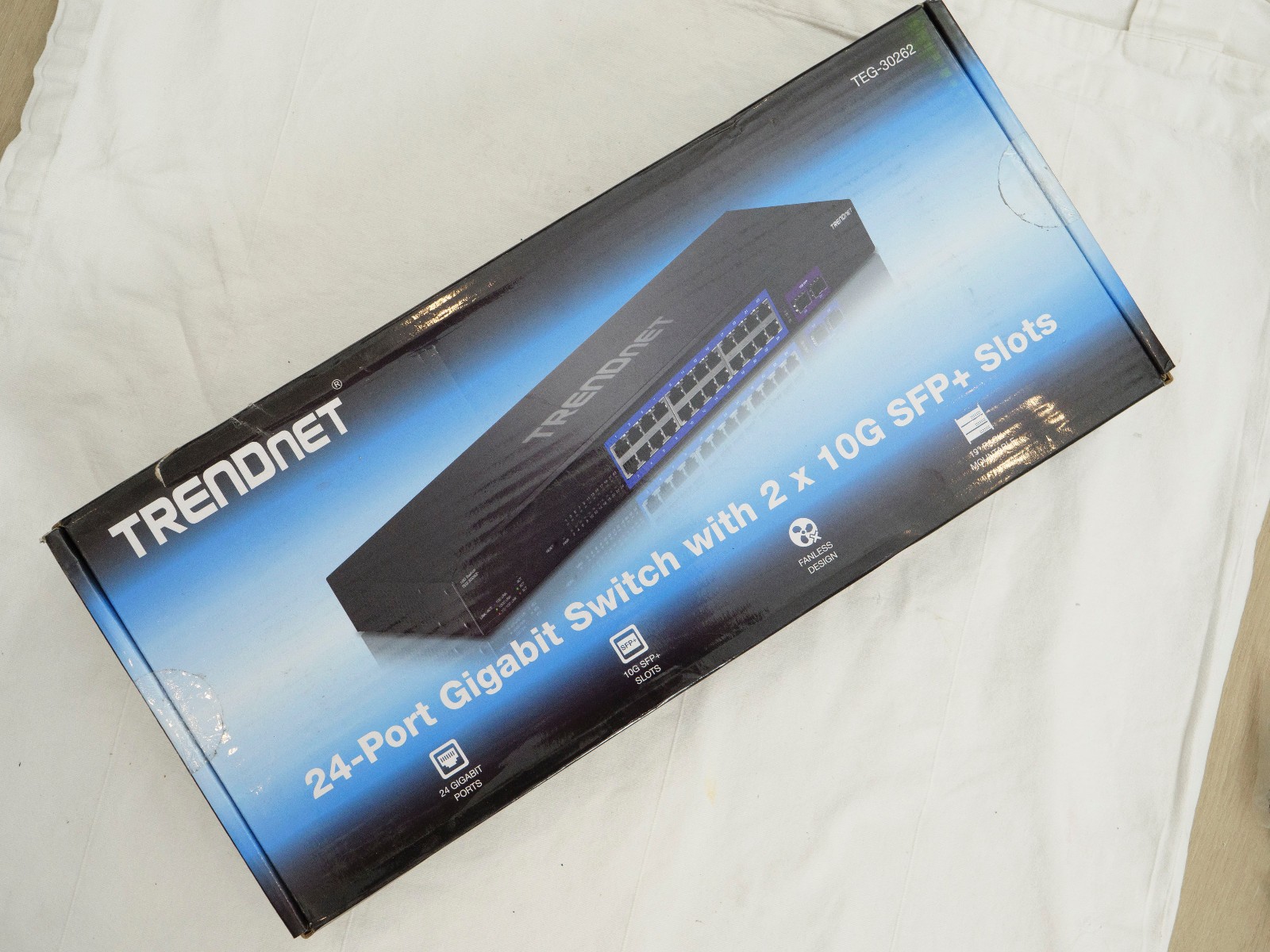 NEW TRENDnet TEG-30262 \ A - 24-port Gigabit Switch with 2x 10G SFP+Slots V1.1R