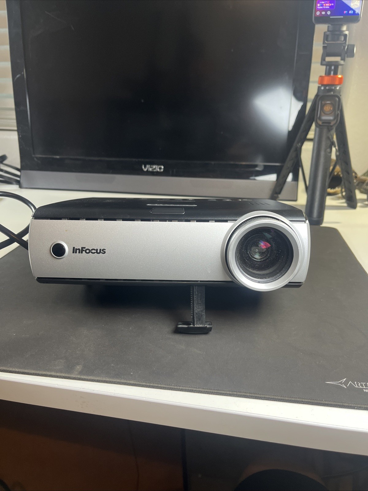 InFocus IN36  Projector 3,000 Lumens - 3,000 Used Lamp Hours Tested 