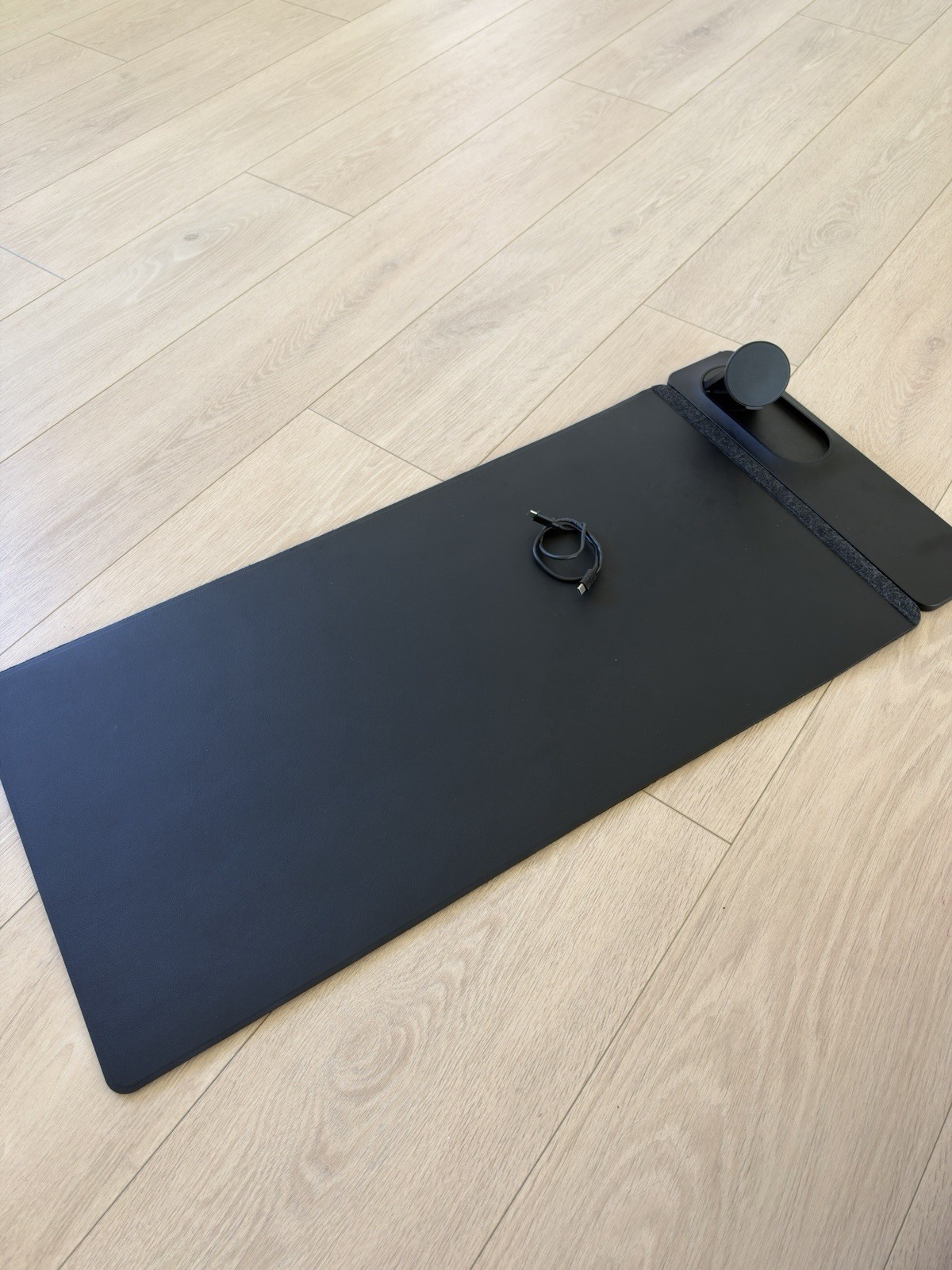 JOURNEY - ALTI LIFT Wireless Charging Desk Mat - Black