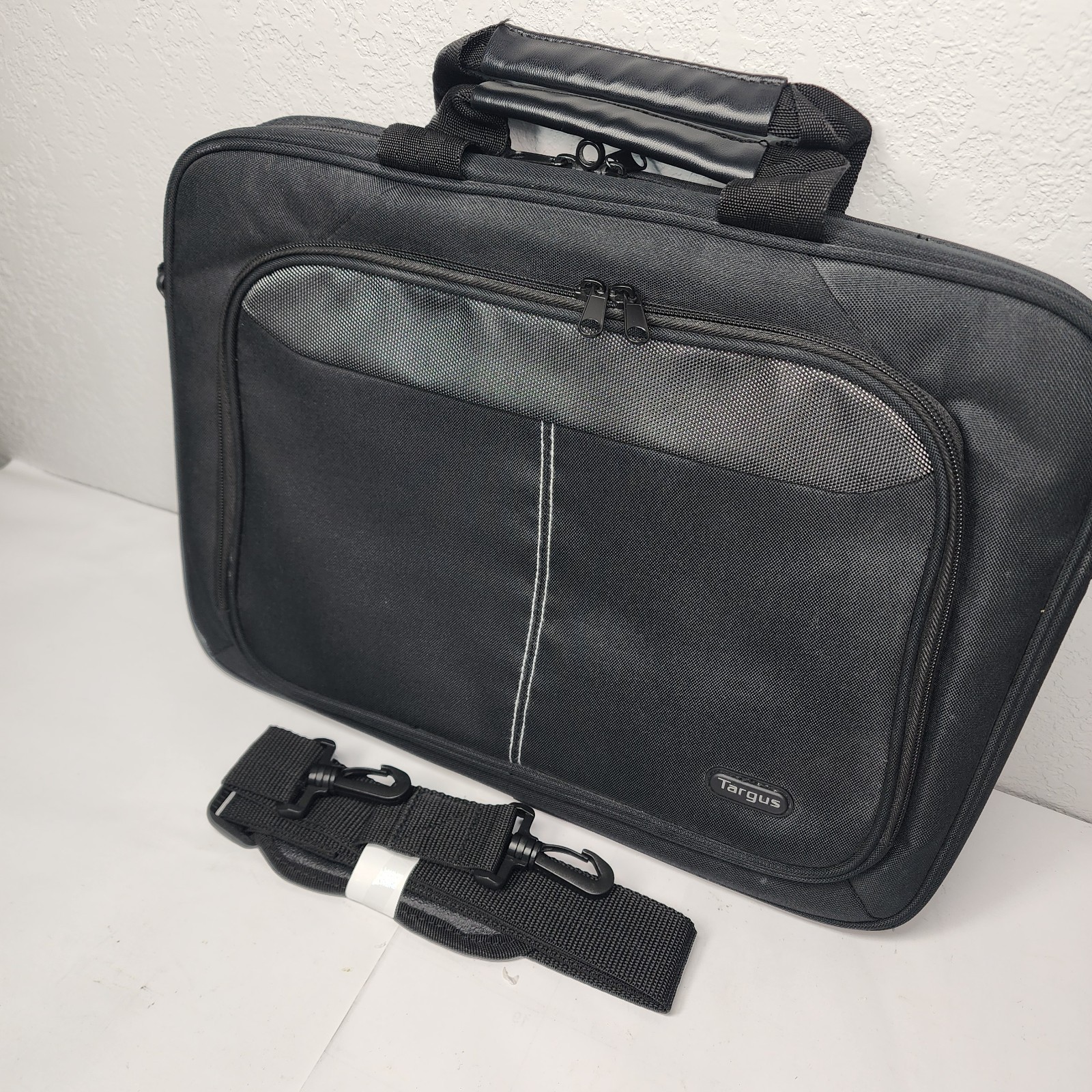 Targus TBT240US-52 Black Intellect Slim Slipcase 15.6" Laptop/Tablet Bag w Strap