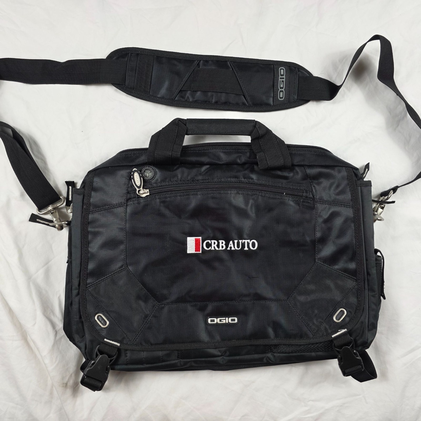 OGIO City Corp Messenger Laptop Bag Black Adjustable Strap Pockets CRB Auto