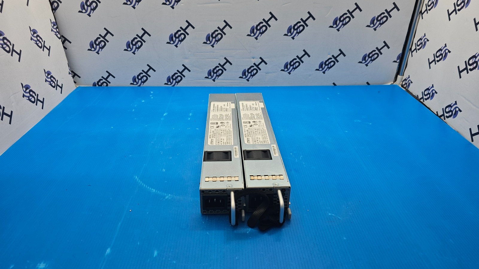 Cisco Artesyn NXA-PAC-1100W V01 7001674-J000 1100W 80Plus Platinum PSU Lot of 2