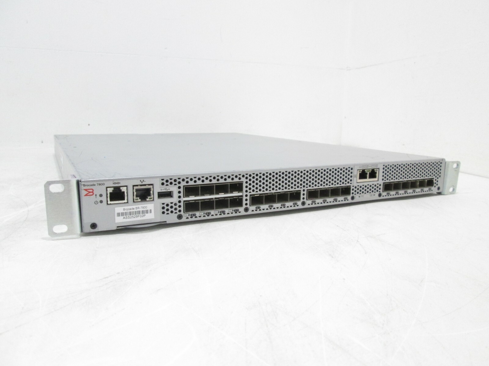 Brocade BR-7800-0001-A 7800 Extension Switch 16 ports × 8 Gbps 6 1Gbe Dual AC