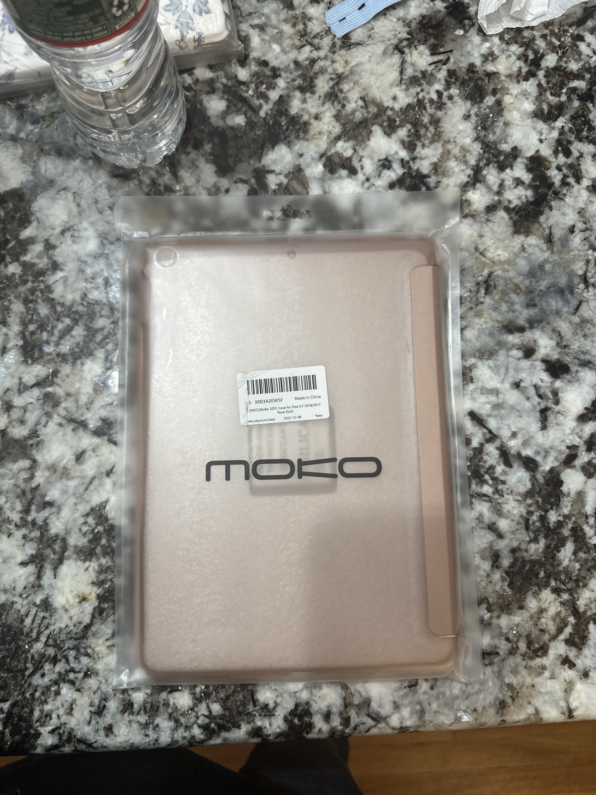 MoKo Trifold Case for Apple iPad 9.7-Inch (2017 / 2018) - Rose Gold